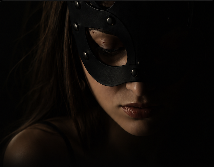 Modèle masqué, portrait en lumière douce